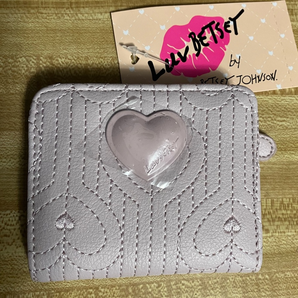 🌸Betsey Johnson Heart Wallet